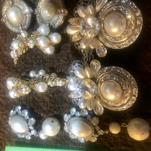 Clip Pearl Earrings Bundle of Four Pair 1” to 2” - Picture 4 of 13